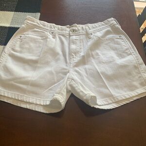 White Levi’s size 10 denim shorts 5-pocket 99% cotton 1% elastane